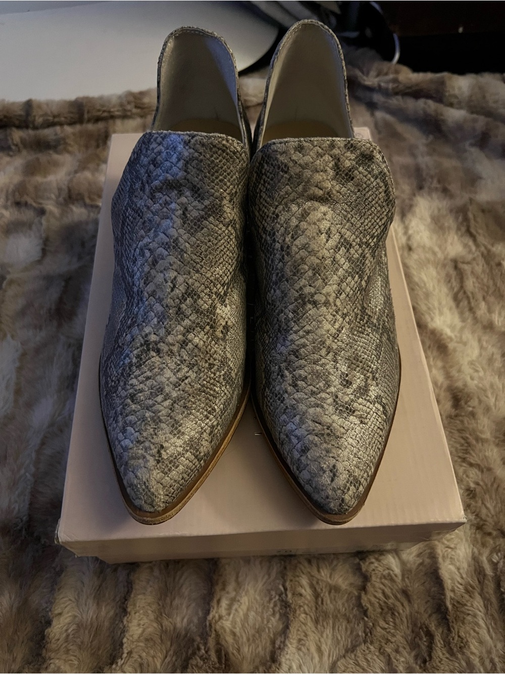 Chinese Laundry Gray/White Snake Print Pointed Toe Slip-On Block Heel Pumps US 7